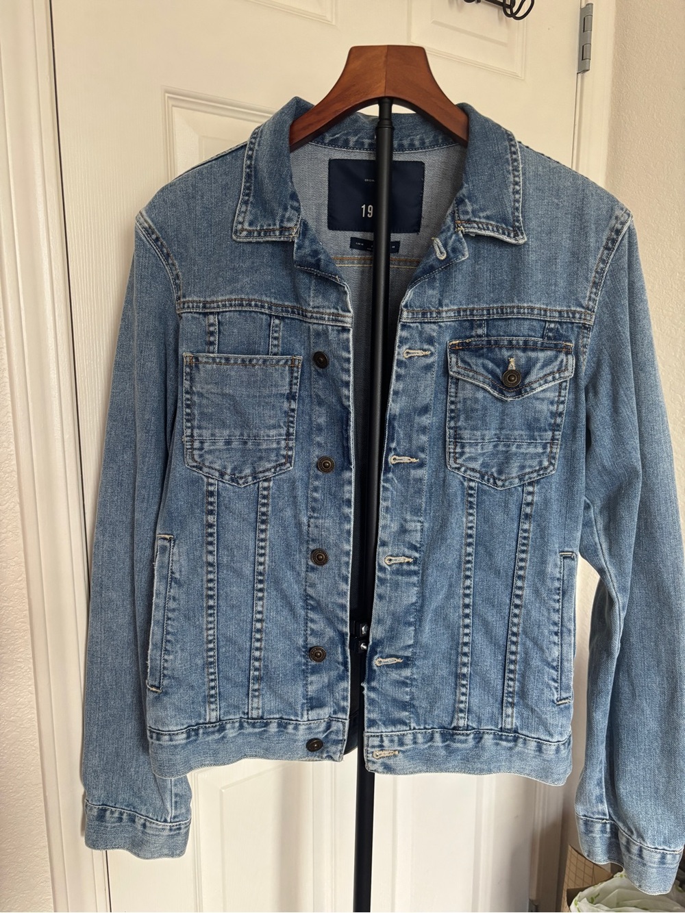 ZARA JEAN JACKET MEDIUM